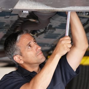 imgi_19_mechanic-at-work-PGT96JC