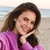 imgi_2_young-beautiful-woman-smiling-and-taking-selfie-ph-XWN9LTC-rb7ua6uc4fh433xol0qsvncpmtowp07pripvyizyso